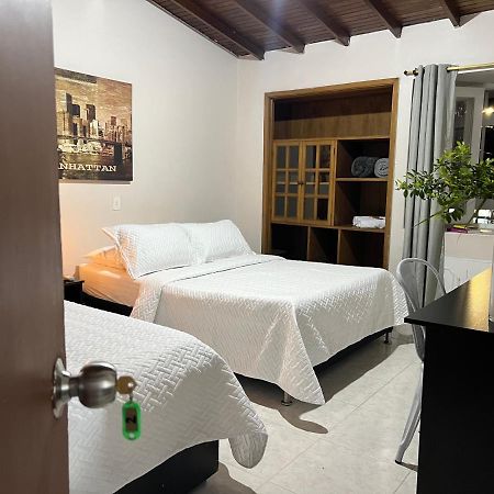 New Memphis Hostal Medellin Luaran gambar