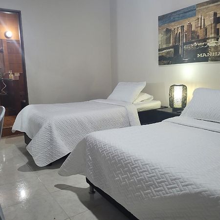 New Memphis Hostal Medellin Luaran gambar