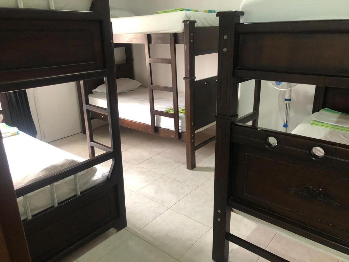 New Memphis Hostal Medellin Luaran gambar