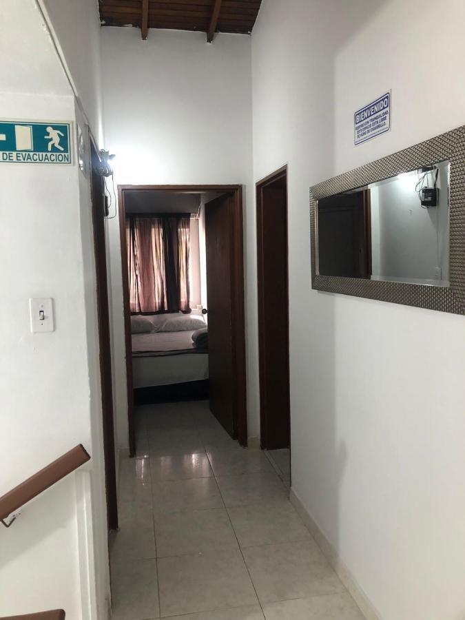 New Memphis Hostal Medellin Luaran gambar