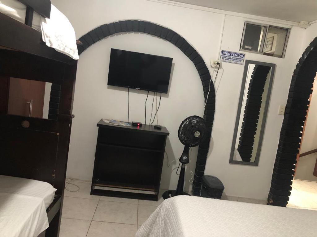New Memphis Hostal Medellin Luaran gambar