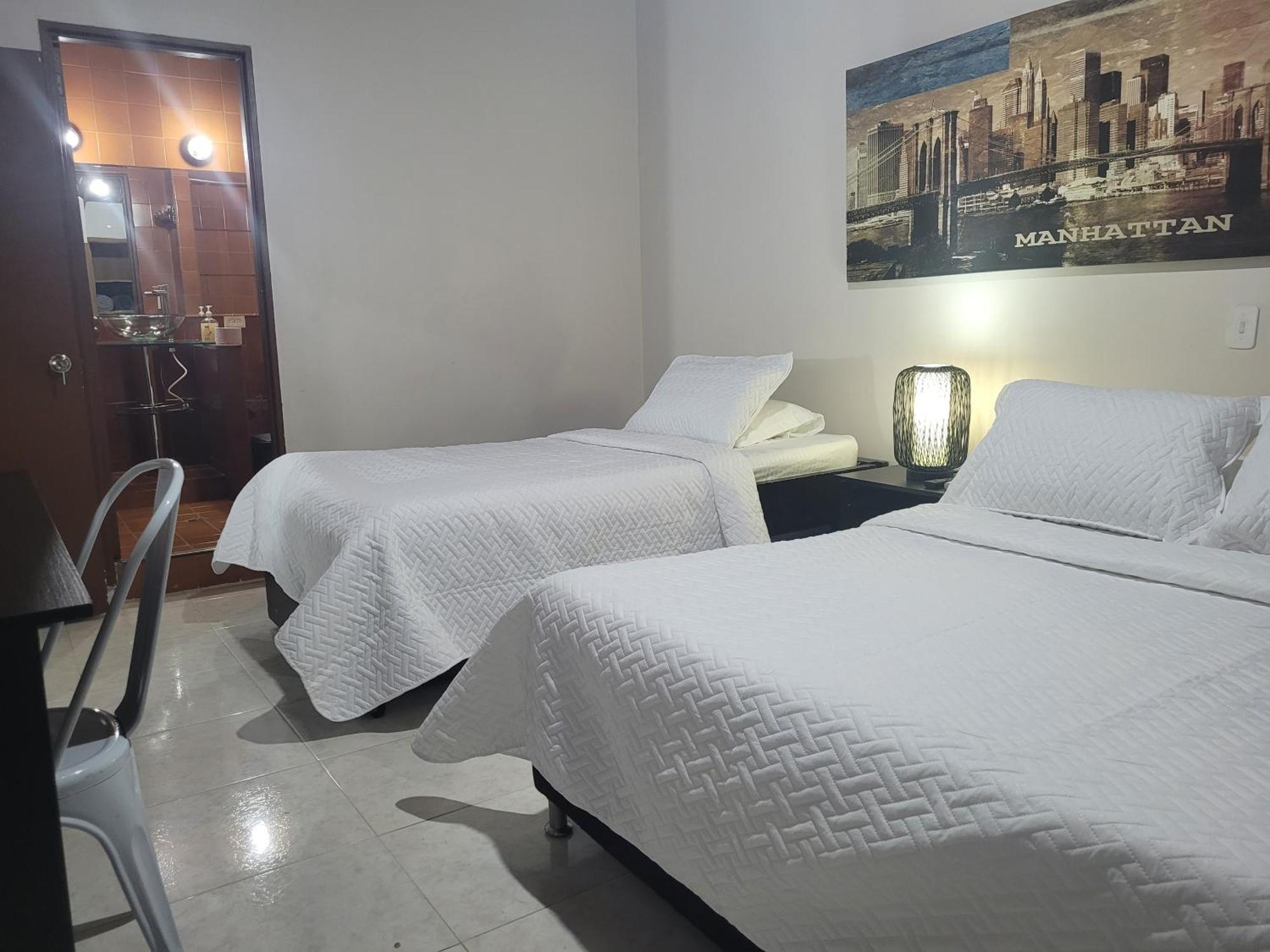 New Memphis Hostal Medellin Luaran gambar