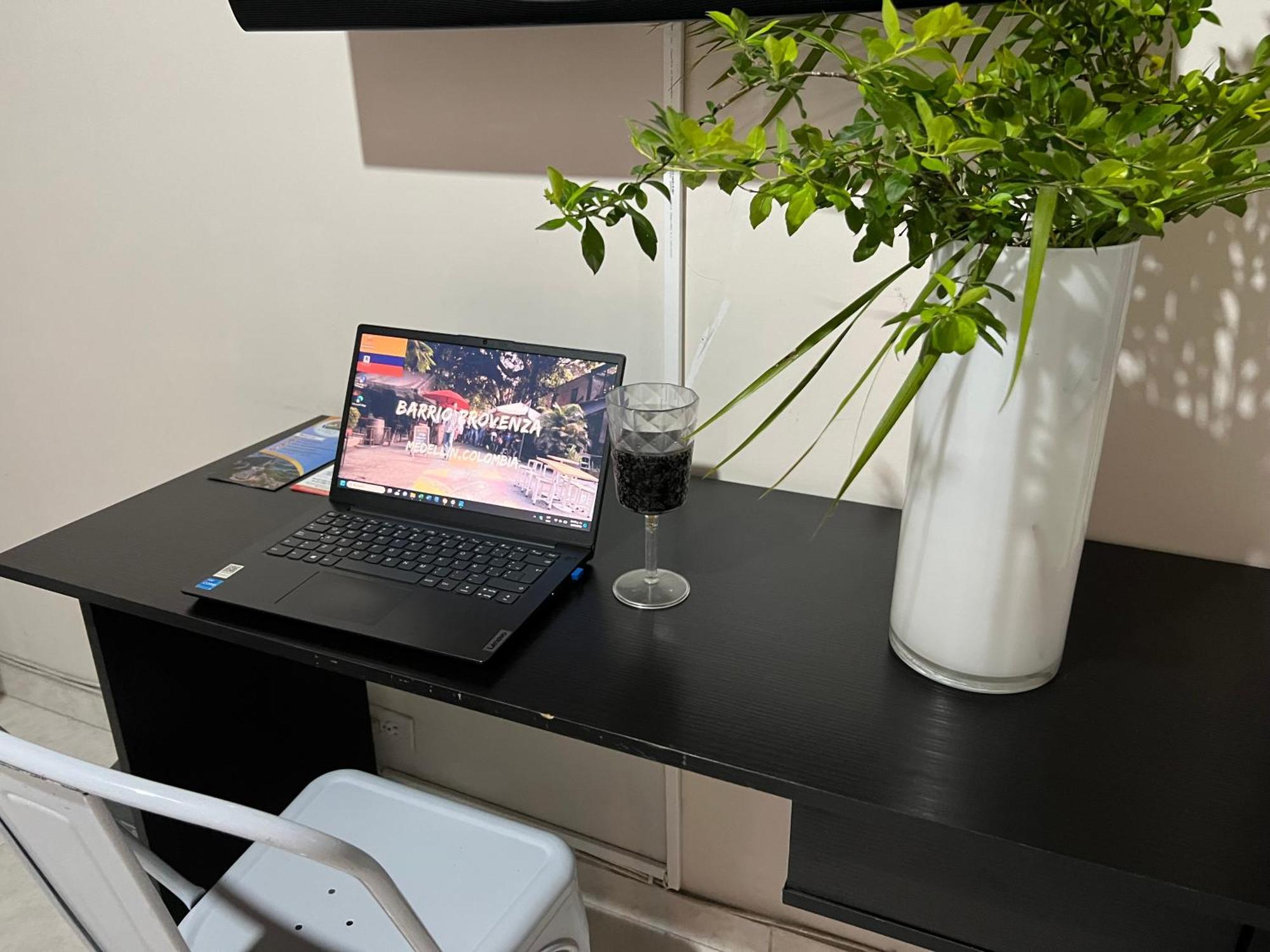New Memphis Hostal Medellin Luaran gambar