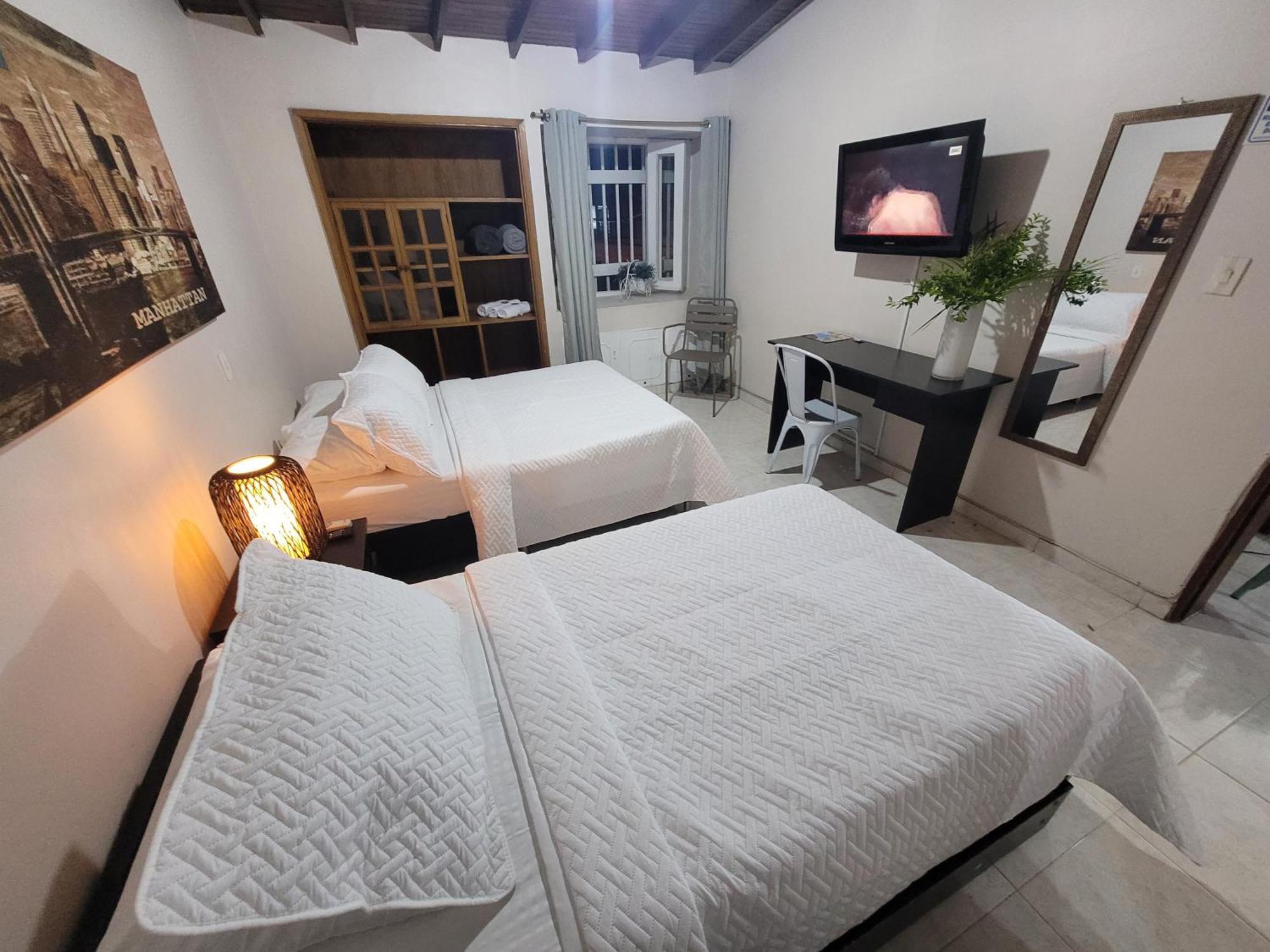 New Memphis Hostal Medellin Luaran gambar